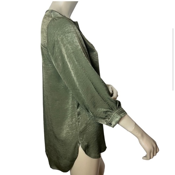 Sold NWT Banana Republic blouse - Picture 4 of 10